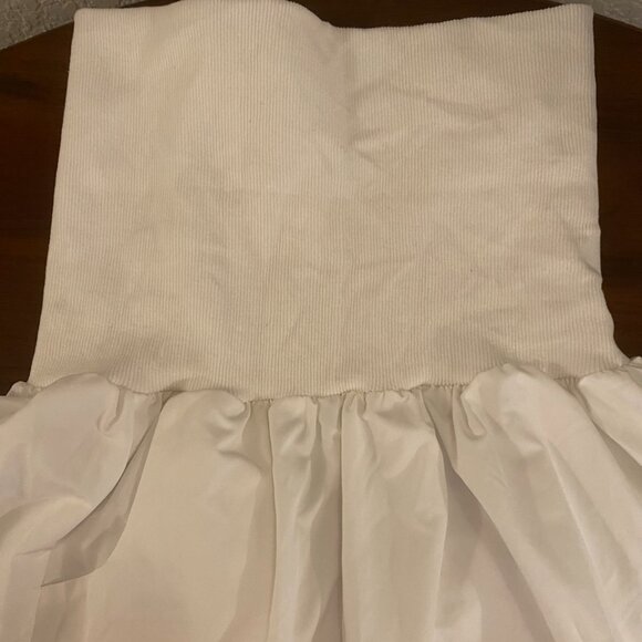 White Pocket Skirt - Picture 2 of 3